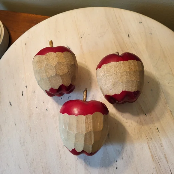 Lot of 8 Vintage Red Wooden Apples Stems Carved Rustic Farmhouse Decor Kitchen - Picture 3 of 9